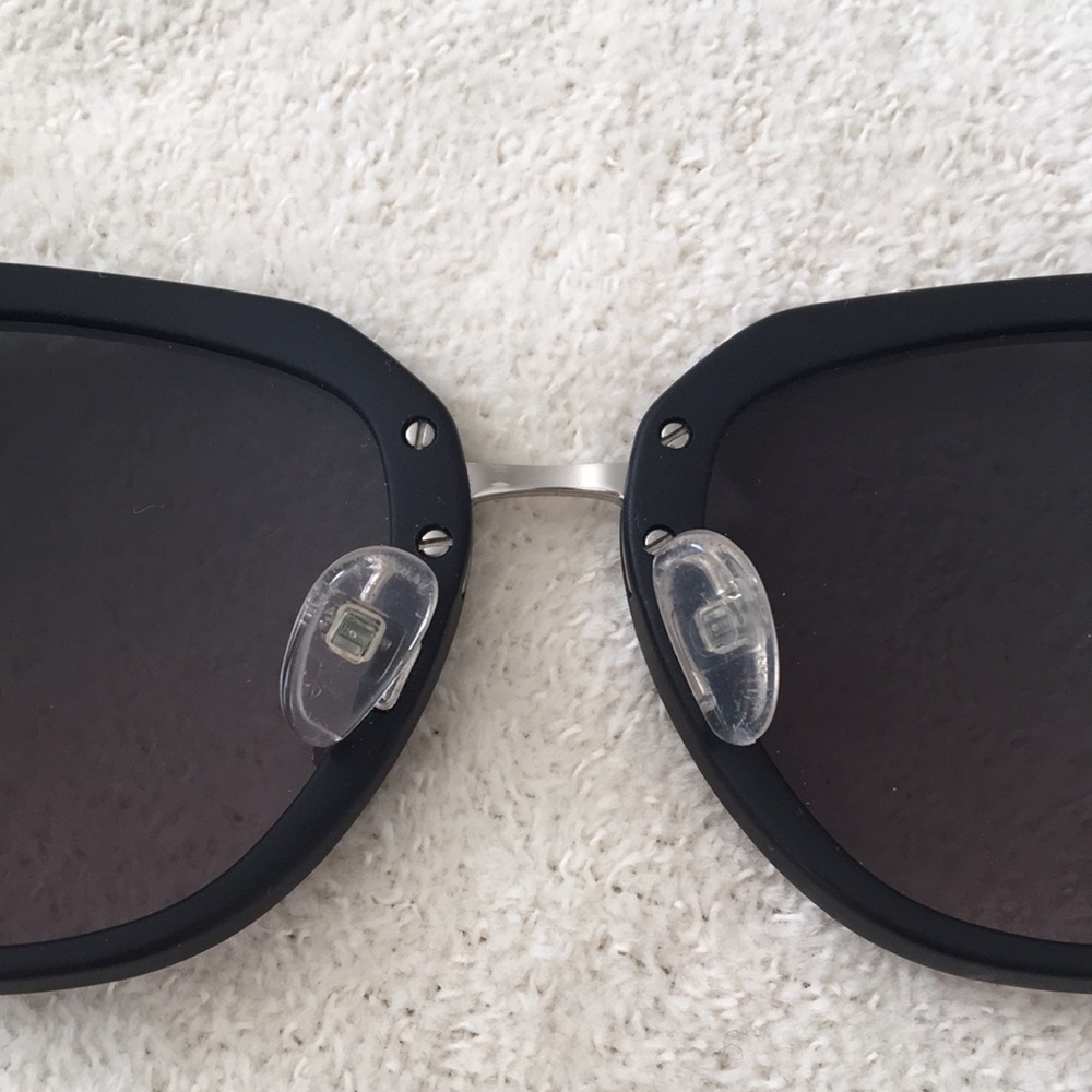 Tory Burch Sunglasses - Picture 4 of 6